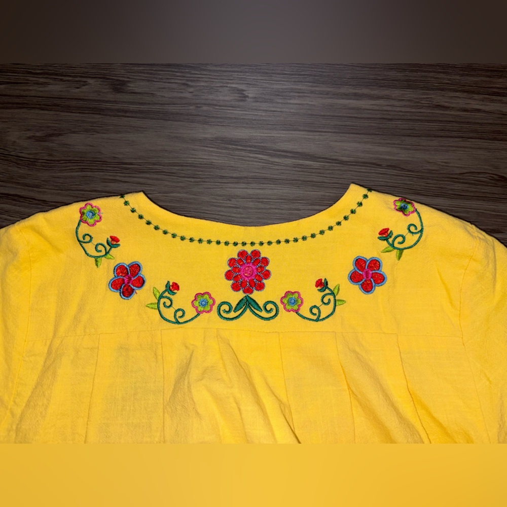 Yellow Blouse with Floral Embroidery Size Small - Picture 8 of 8